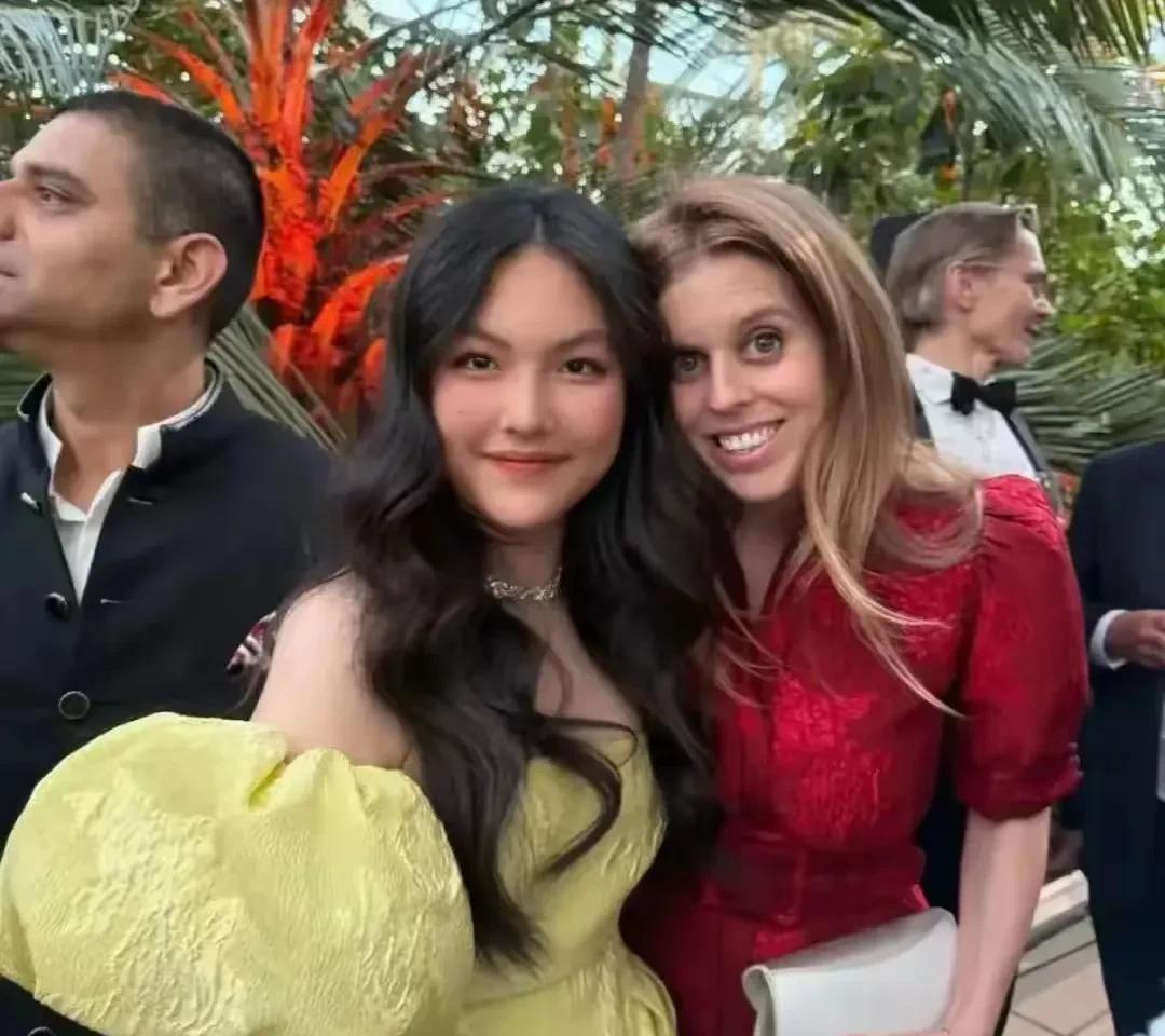 英国驻华大使吴若兰举办了一场宴会，李湘和王诗龄受邀请参加！女儿表现得自信，得体大