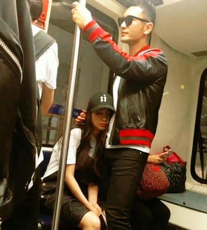 杨颖回头再看估计也后悔和黄晓明离婚，曾经的他们一看就是真爱，只可惜没有把握住……