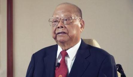 2019年，“领带大王”曾宪梓去世，生前为国捐款12亿港元，誓言：“只要我活着，