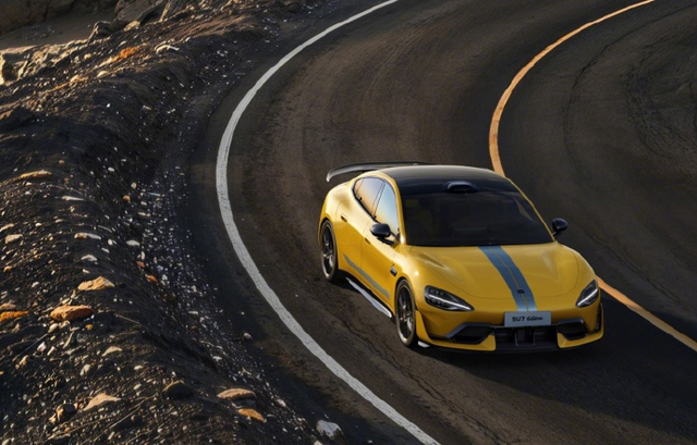 最强四门轿车来了
小米SU7 Ultra发布了，来看看量产版一些具体的细节：
与