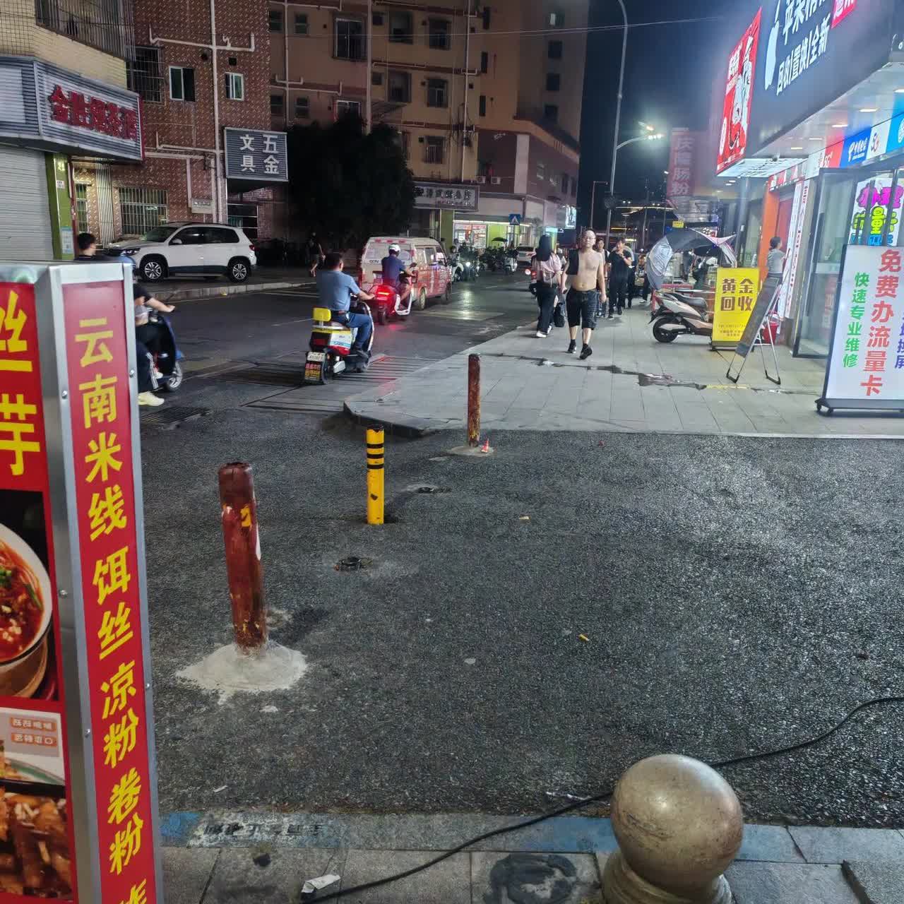 碰上点奇怪事！昨天晚上在路上正行走，突然一穿着整洁挎着小包的一个女子从旁边喊：“