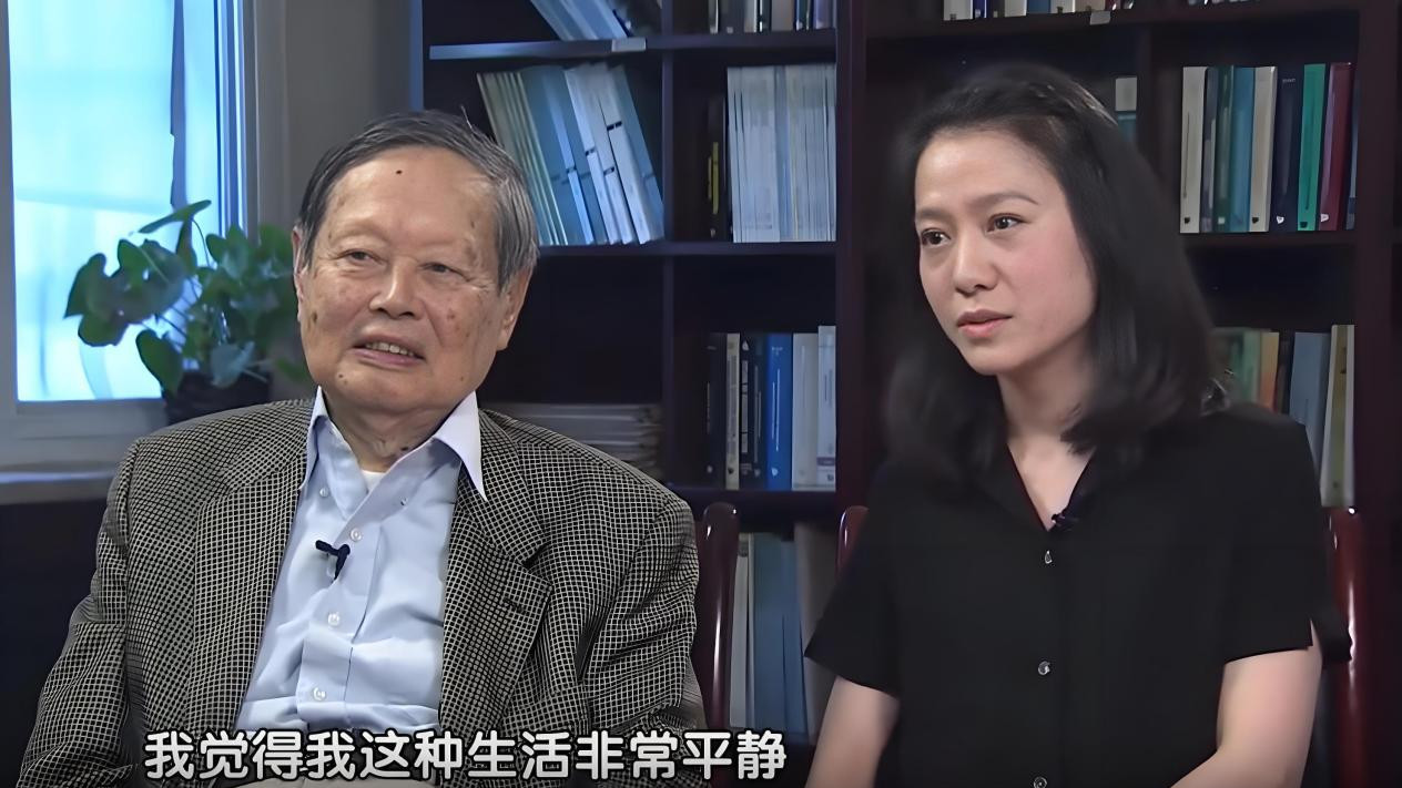 翁帆发文悼念，称杨振宁交出了一份满意的答卷，何其有幸能陪伴他