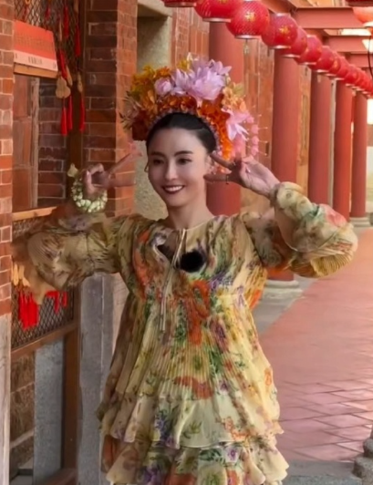 张柏芝的簪花美照，这感觉还是超可以的，nice！