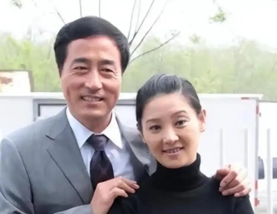1987年，穷困的杨立新把徐帆接到北京悉心照顾三年。他省吃俭用，不舍买青菜，却给