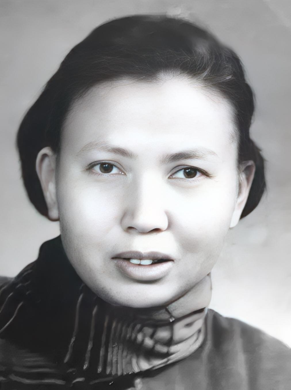 1941年，21岁的女战士莫林被活埋前，敌人竟突然问：“你认识莫林吗？”莫林一听