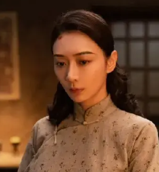 《生万物》里的露露真的挺恶心的，一直恬不知耻的追着别人的老公，封大脚对她也没有好