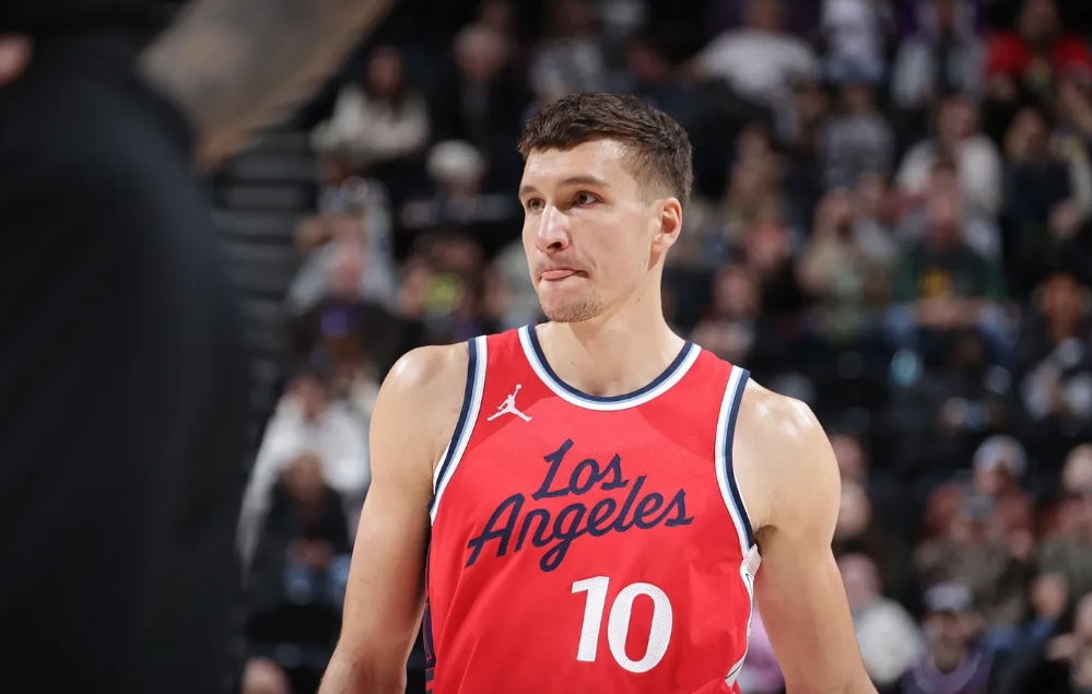 家有两宝！快船105-95尼克斯，两位欧洲老将表现优异：

❶博格丹——补篮关键