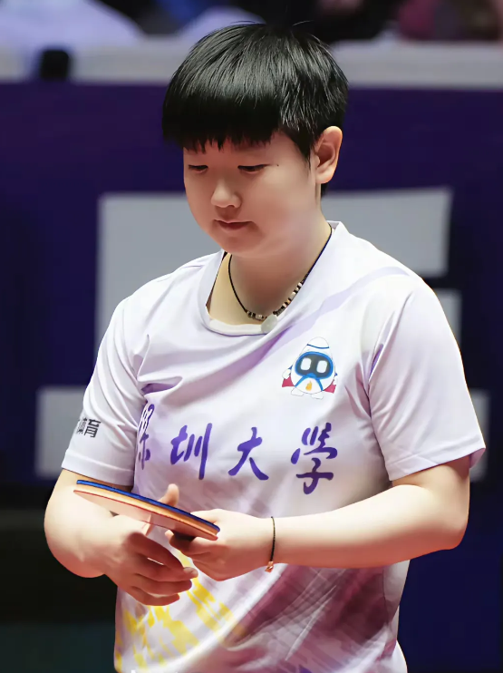 莎莎只打了一场
就匆匆赶回北京
据说和竞聘教练有关
不是莎莎当教练
而是谁当女乒