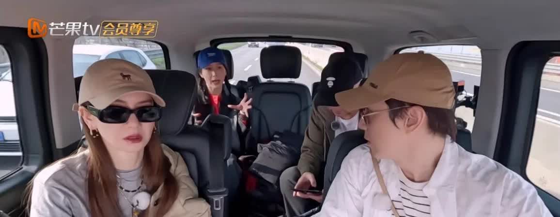 你知道吗？榴莲要等它自然掉落，吃前拍一拍它的屁股，让它体内发酵，像红酒一样醒一醒
