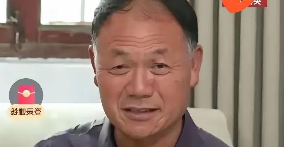谁不心疼自己的儿子啊！

张伟的父亲，送儿子回部队

嘴上说想揍一顿，实