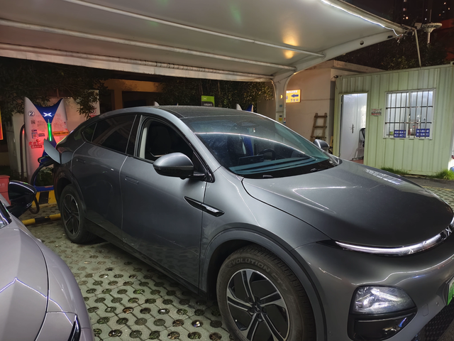 小鹏G6侧颜
小鹏G6侧颜杀，还是很有韵味的。