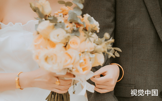 金价飙升，未婚夫污蔑我用假金偷换他家真金