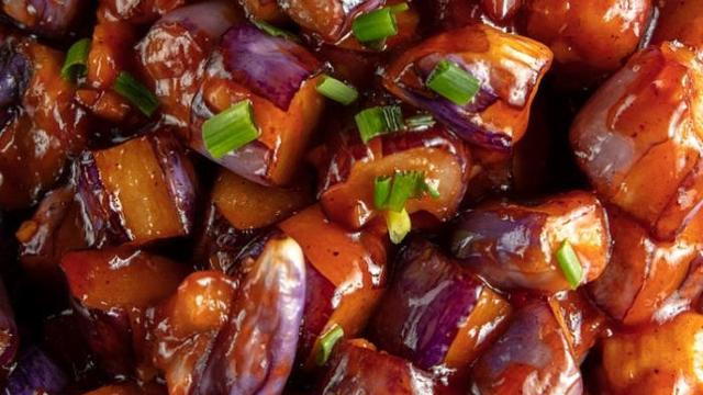 酱烧茄子的家常做法，软糯鲜香让人回味无穷