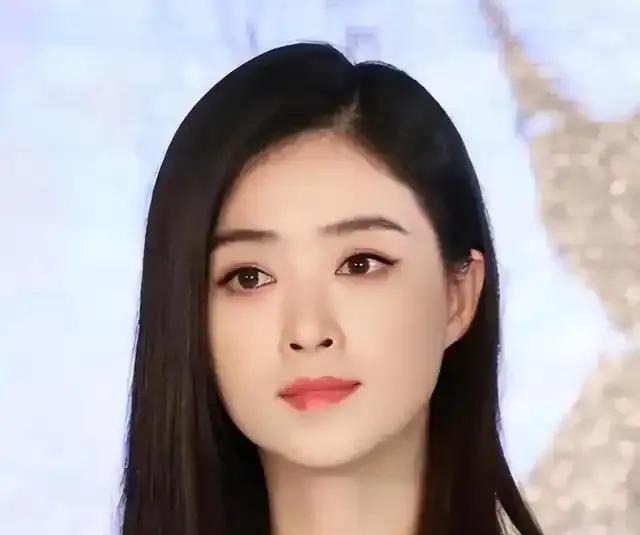在刚刚落幕的第30届白玉兰奖颁奖礼上，蒋欣凭借《小巷人家》中宋莹一角，斩获最佳女