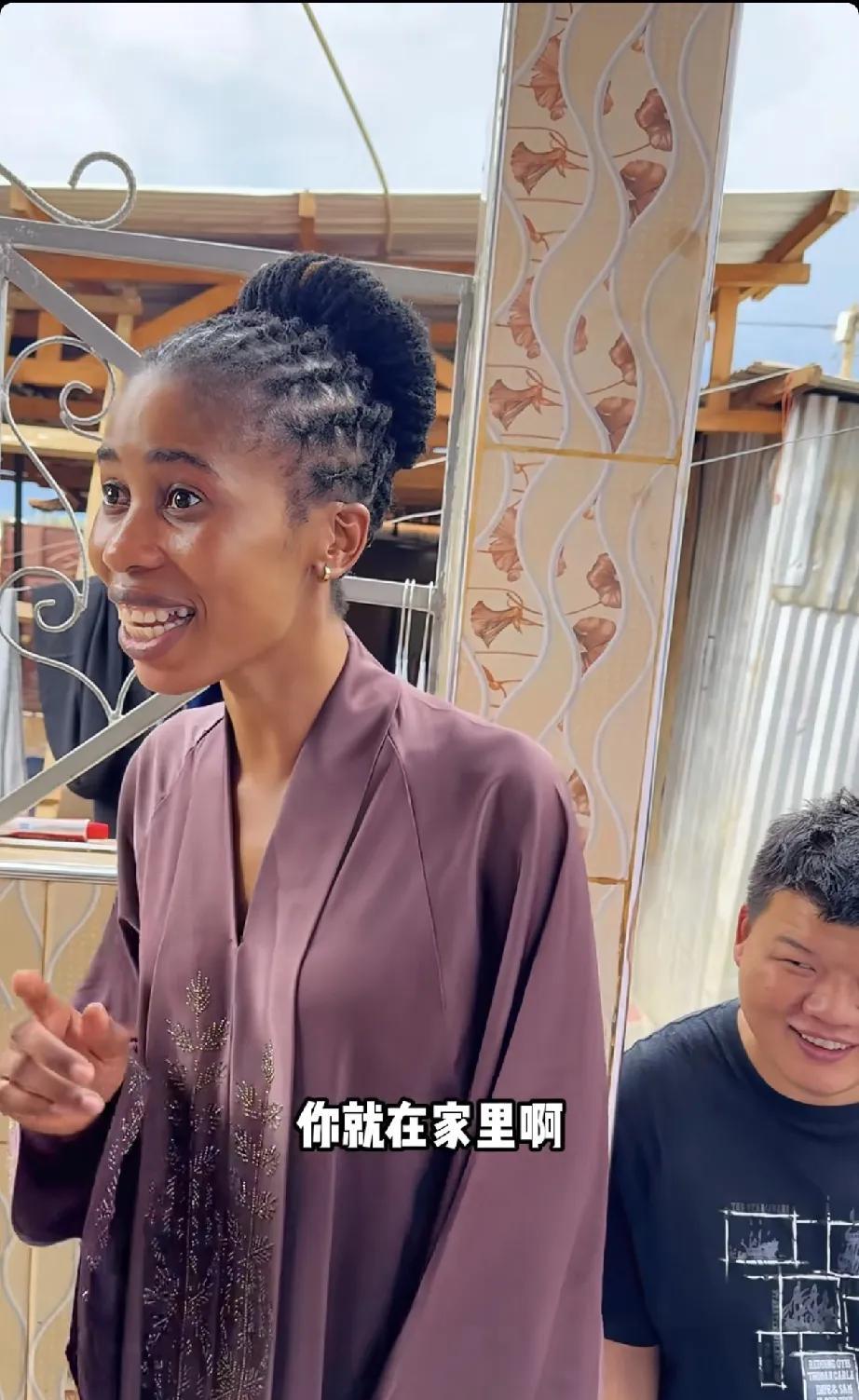 有网友透露小刘带着拉乌回中国了，自从老李一跪扯下了这个团队的遮羞布，大家各种的账