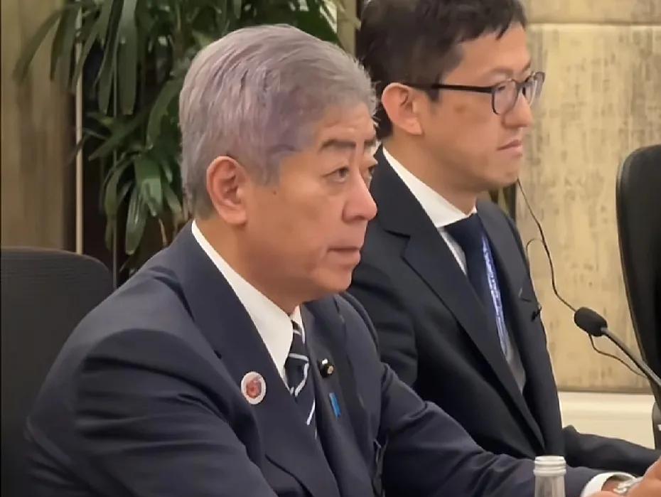 日本外相对中国承诺：日本将认真对待历史。
我们不要看日本说了什么，我们应该看日本