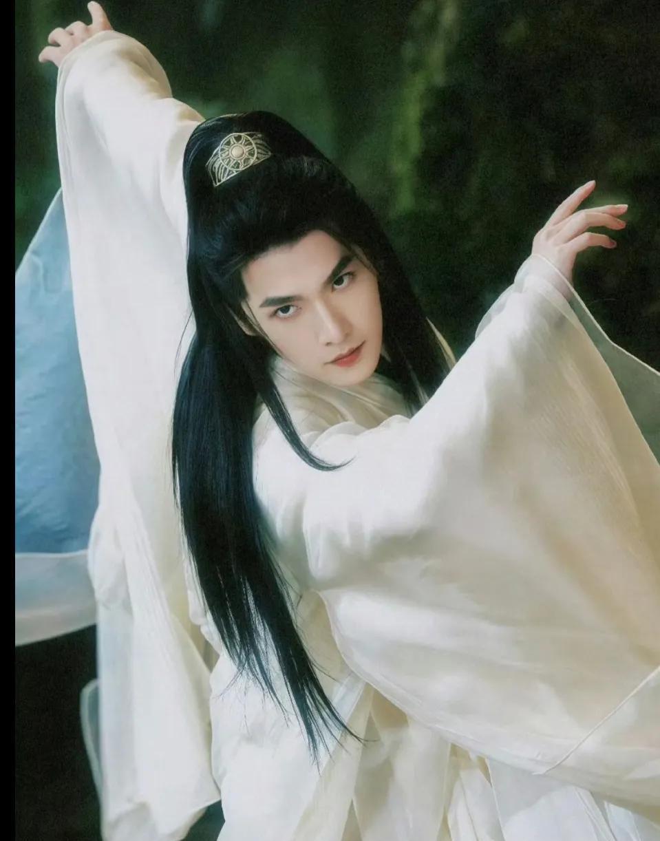 杨洋的《凡人修仙传》还没开播，我看网上就有很多人等着看热闹，说杨洋本身就油，还爱