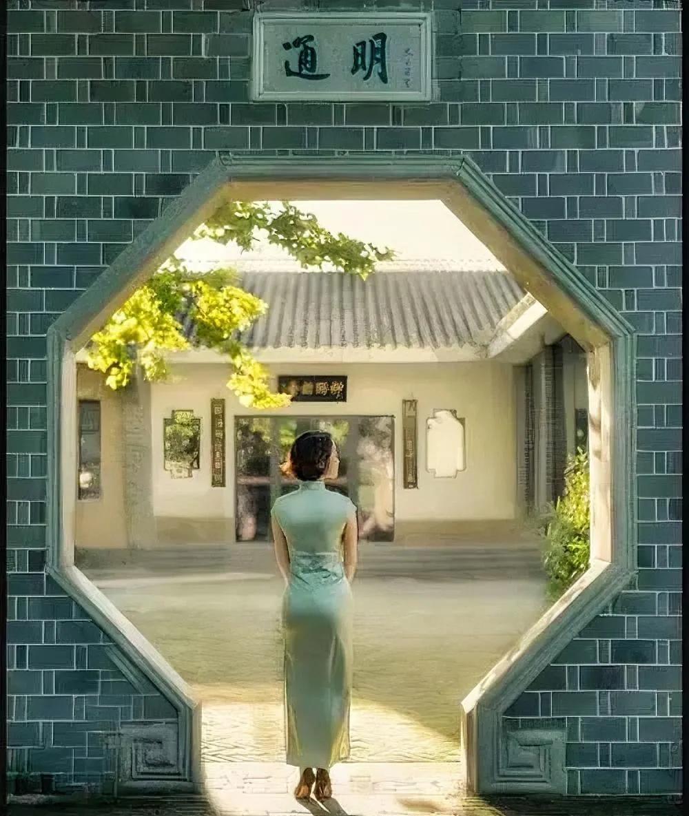 好纠结！邻居张敏的闺女今年考上了大学，收到录取通知书的第二天晚上，闺女说：妈，咱