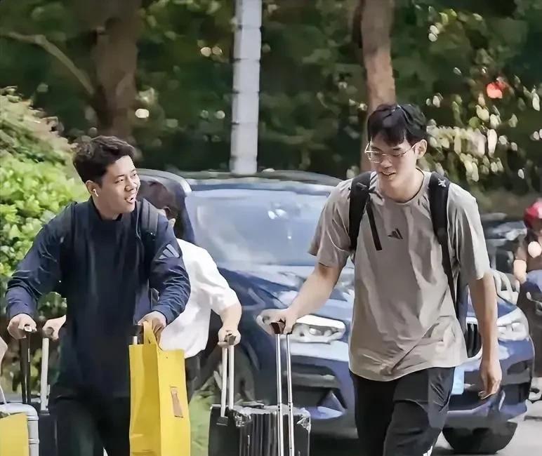 只要坚决弃用于垚辰，总决赛有赢一局希望！今天下午5点，中国男排在海宁教练的带领下