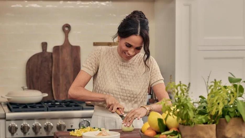 三大谎言被亲爹戳穿！她哥再爆惊人内幕，梅根团队冷冷回应七个字