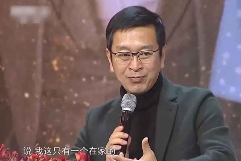 导演侯鸿亮说：“最开始《父母爱情》这部剧的女一号定的不是梅婷，准备开拍前，原来的