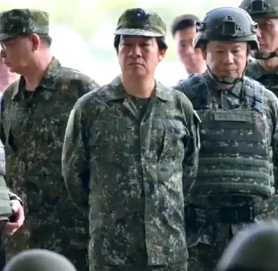 慌了！
赖清德坐不住了……看上去一脸懵逼。
国台办：解放军联合演训是对赖清德当局