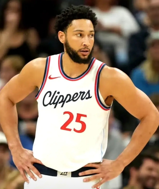 唏嘘，28岁的状元要拿底薪了！

据Espn报道：本-西蒙斯将成为部分球队的争夺