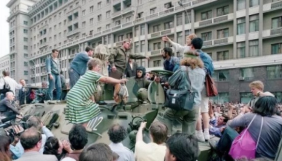 1980年，古巴的领导人卡斯特罗为了报复美国，竟然将15万名罪犯以及精神病患者送