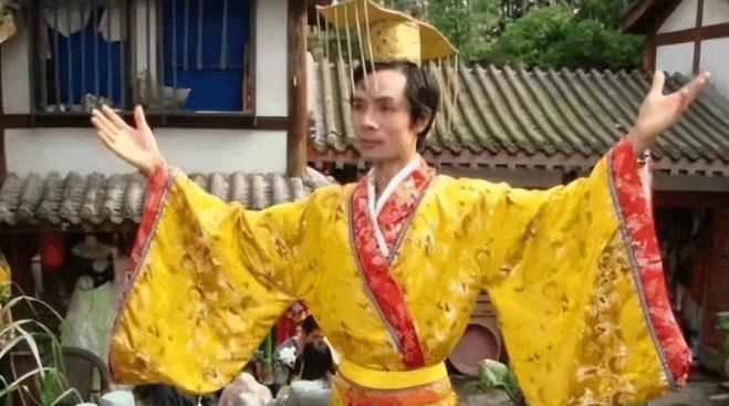 1985年，四川一农民，自立为“皇帝”，带人攻下县医院，并将40多名女护士册立为
