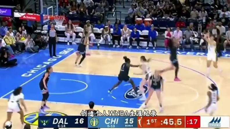 李月汝在飞翼18+10，比起第一个赛季在wnba，现在速度和各方面都有了；得分两