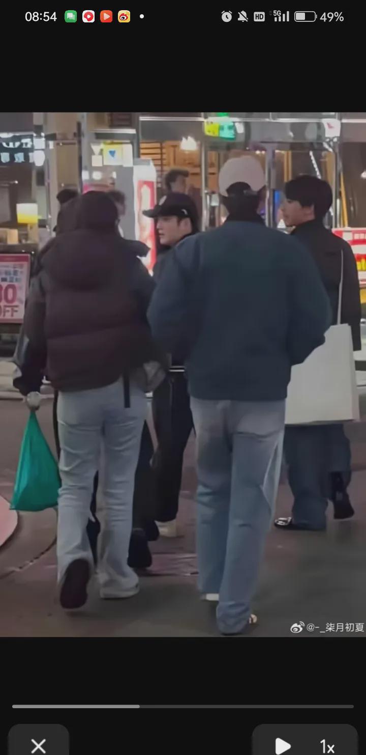 尹航在直播中表示：樊振东未能参赛，并非他的损失！

他解释道：樊振东与李现现