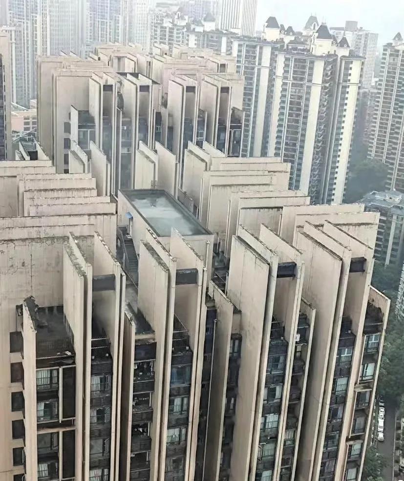 第一次见这种楼顶设计，有什么说法吗？ ​​​