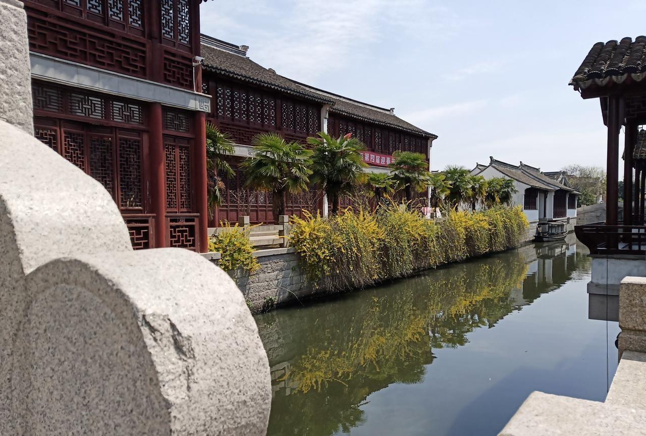 观察发现：
单位里基层员工有一点感触最深，
那就是他们离着领导太远，但是离着业务