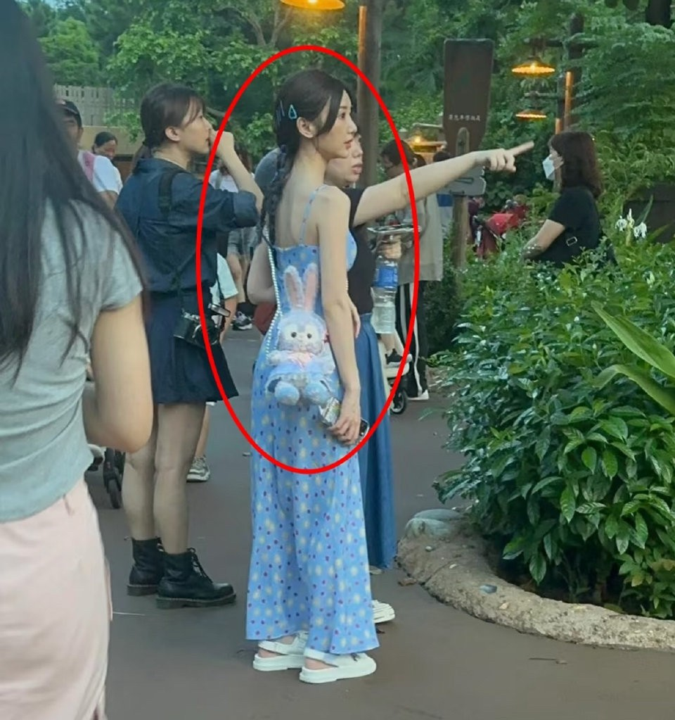 是故意把头P的比旁边的所有人大吗？