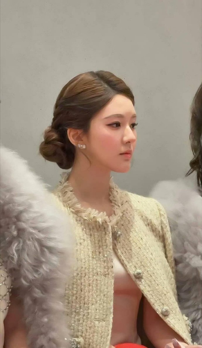 赵露思昨日品牌活动饭拍路透，状态如何？ ​​​