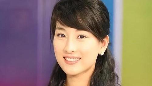 被黑人驮在肩上，和孔令辉同居11年的马苏，现如今依旧孑然一身