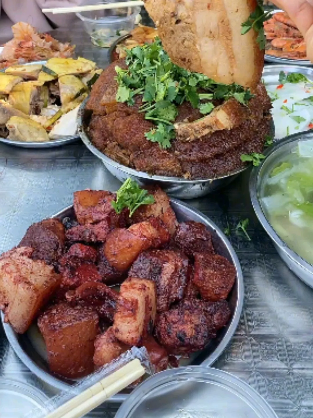 我快疯了，儿媳每天三顿饭，顿顿都要有肉，每天要么猪肉、要么鸡肉、要么鱼肉、要么羊