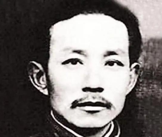 1943年，新四军团长汤景延叛变，打死三名战士，带着六百人投敌，有人提议除掉他，
