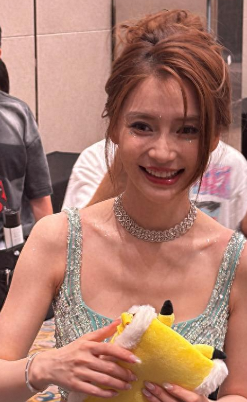 杨颖澳门活动生图曝光，当妈还似少女？