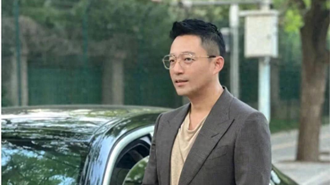 敢信吗？大S塔葬后，汪小菲开始顺风顺水，网友：连面相也变了