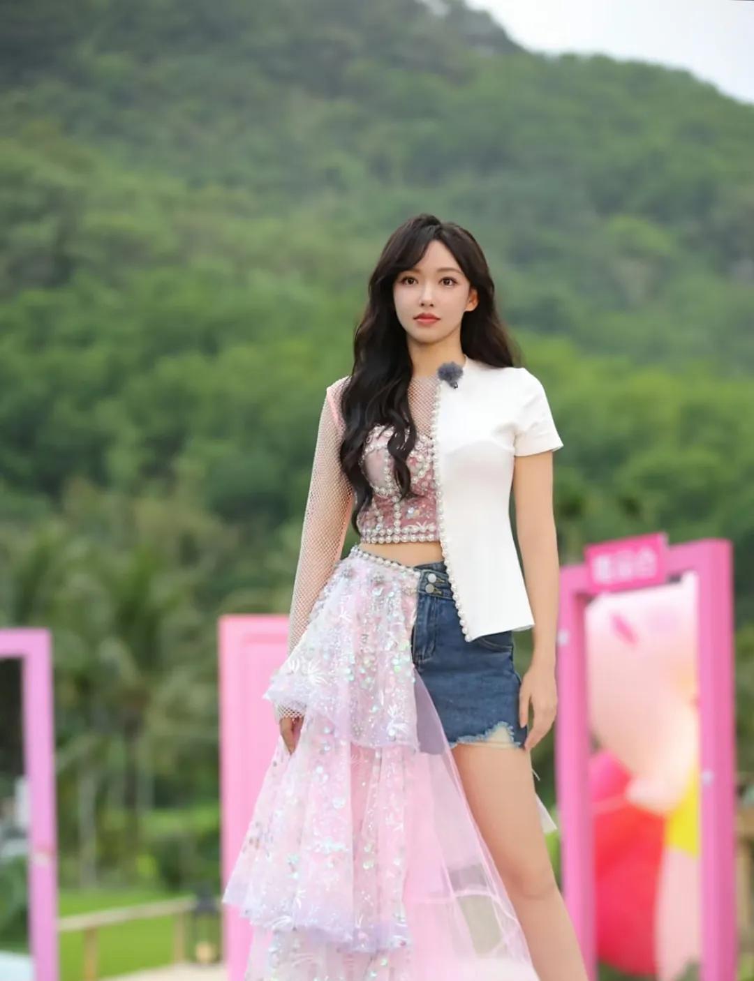 这是有什么把柄在造型师手里，这都能穿出来