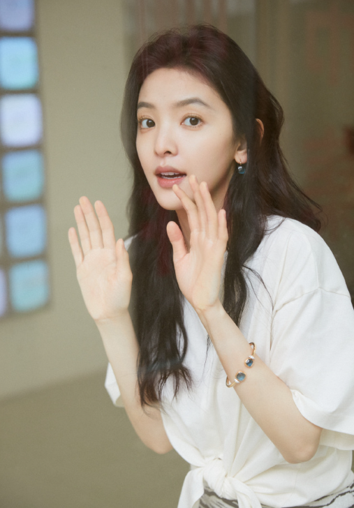 章若楠的这一组松弛感美照，这妆容和状态，是不是也没谁了！