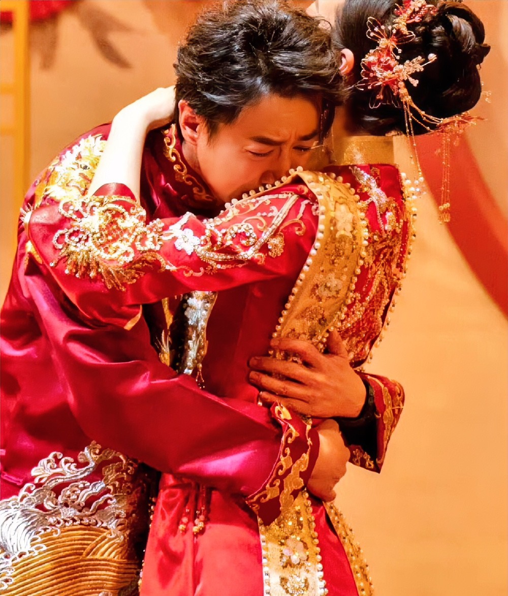 董璇、张维伊喜结连理，
最不开心的不是女儿小酒窝，
也不是前夫高云翔，而是
张维