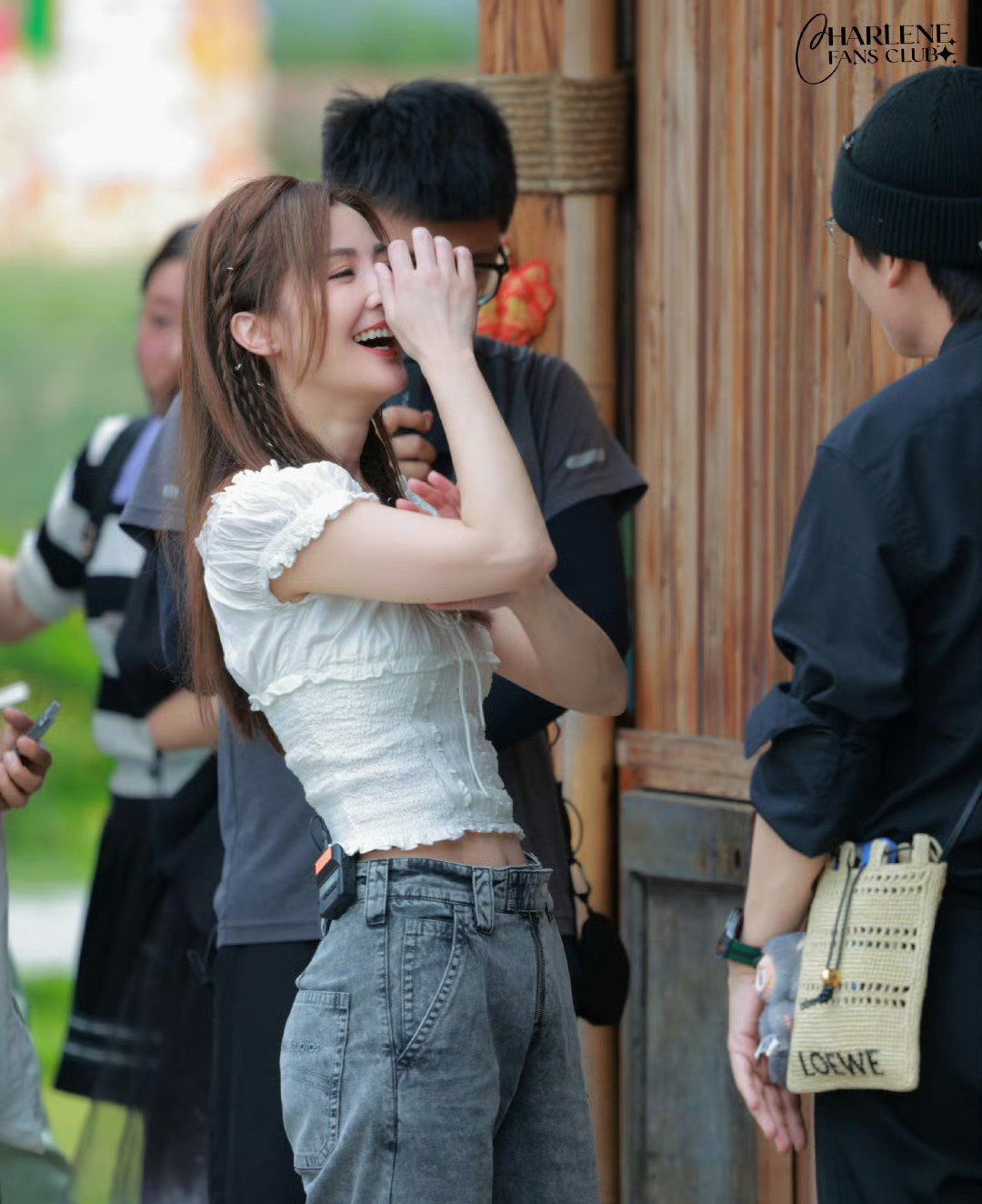 40多岁的啊S A真的宛如少女。

状态仪态都很不错👍