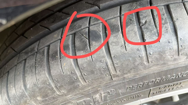 兄弟们这种轮胎划痕要不要紧
另外有没有什么办法可以修复啊

