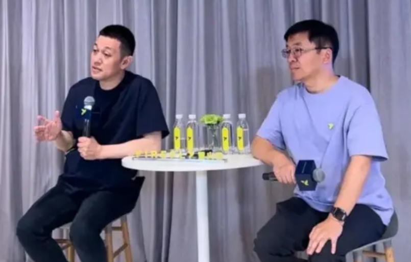 蔚来萤火虫总裁金舸最近意外走红，这位低调的技术派高管突然成了焦点。说实话，在新势