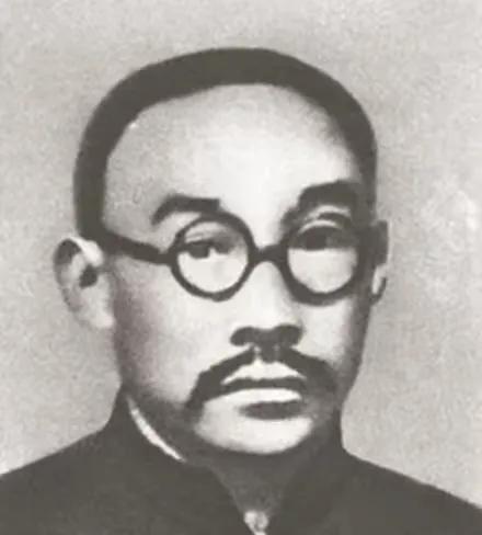 1907年，何叔衡的妻子连生3女，族人纷纷劝道：“快纳个妾吧，大才子总不能无后。