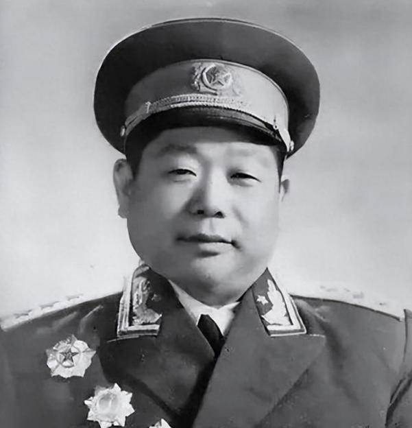 他是陈锡联首长兼恩人，建国后为何陈锡联被授上将，他却是中将？