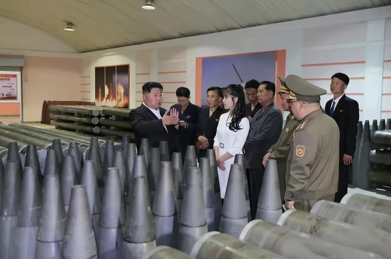 中东伊以战争正燃时，朝鲜金正恩视察军工企业传递出信号！
  金正恩表示：要大量生