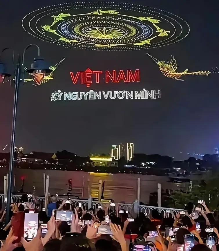 #我的宝藏兴趣# 我心头总是压着一股不痛快的情绪，像是被一块沉重的铅块死死压住，